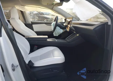 2026 Tesla Model Y Premium Rear-Wheel Drive/Standard Rear-Wheel Drive from USA, damaged, VIN 7SAYGDED6TA426735